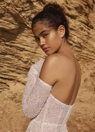 Неделя свадебной моды: 6 трендовых аксессуаров для невест весной 2023 года 