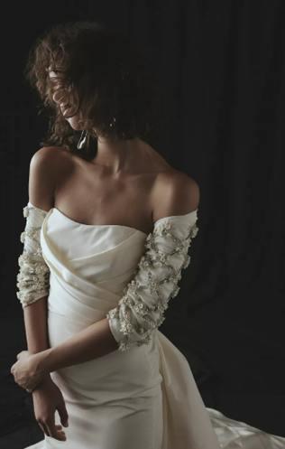 Неделя свадебной моды: 6 трендовых аксессуаров для невест весной 2023 года 