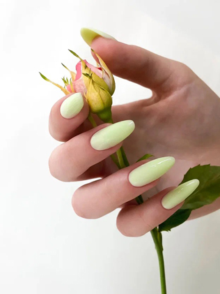 Идеи свадебного маникюра 2023 