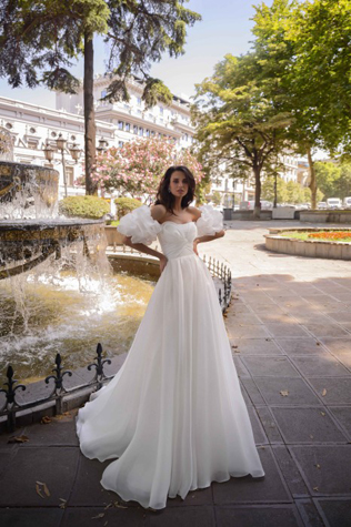 Главный тренд сезона 2023: свадебные платья с объемным верхом 