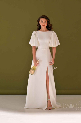 Главный тренд сезона 2023: свадебные платья с объемным верхом 