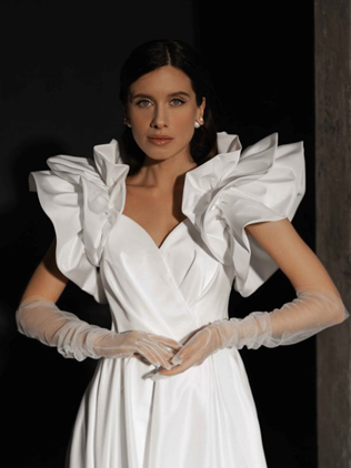 Главный тренд сезона 2023: свадебные платья с объемным верхом 