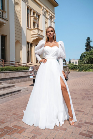 Главный тренд сезона 2023: свадебные платья с объемным верхом 