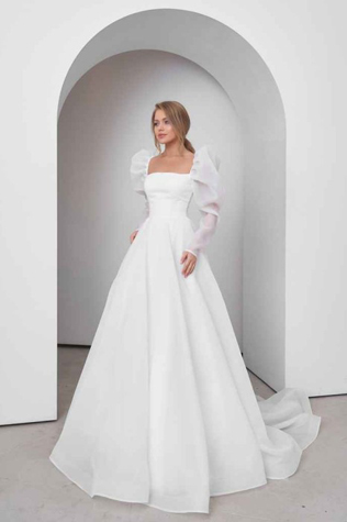 Главный тренд сезона 2023: свадебные платья с объемным верхом 