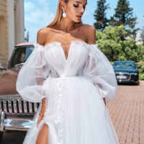 Главный тренд сезона 2023: свадебные платья с объемным верхом