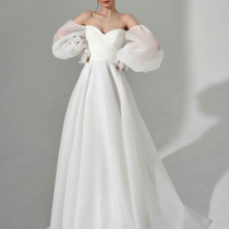 Главный тренд сезона 2023: свадебные платья с объемным верхом