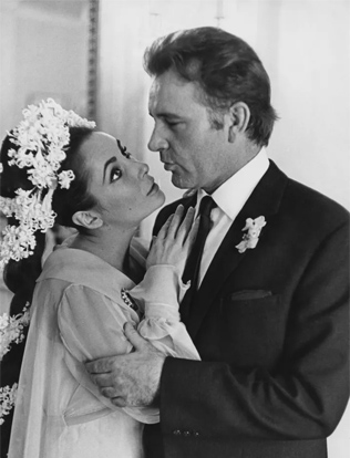 Элизабет Тейлор в Irene Sharaff 