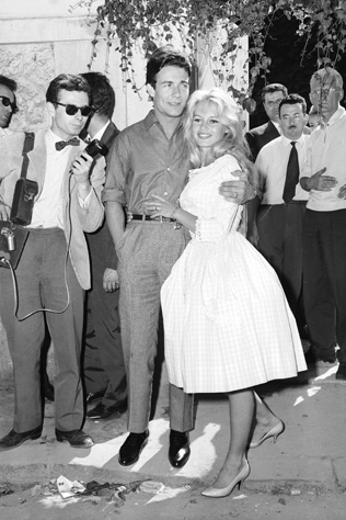 Бриджит Бардо в платье Jacques Esterel 