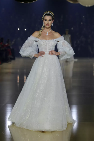 Дань высокой моде: новая коллекция свадебных платьев Pronovias - Versailles Fall 2023