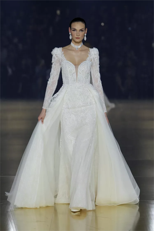 Дань высокой моде: новая коллекция свадебных платьев Pronovias - Versailles Fall 2023