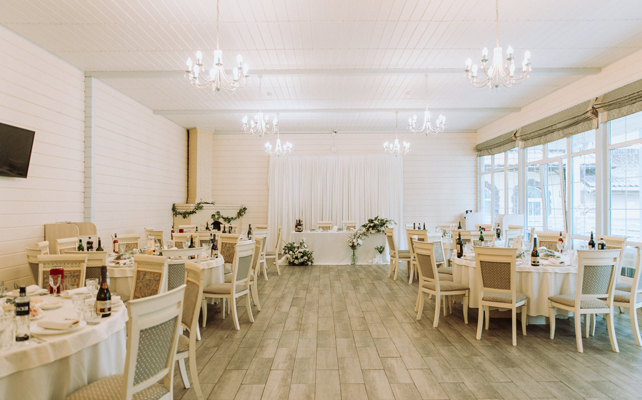 Банкетный зал «Веранда с камином» на 100 персон