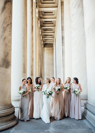 Топ-5 трендов платьев подружек невесты в 2023 году 