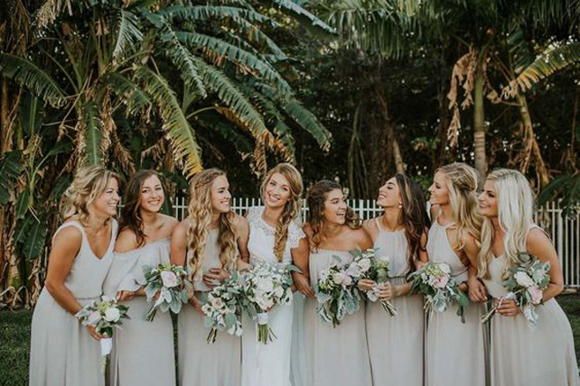 Топ-5 трендов платьев подружек невесты в 2023 году 