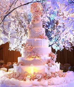 Тренды на свадебные торты в 2023 году 
