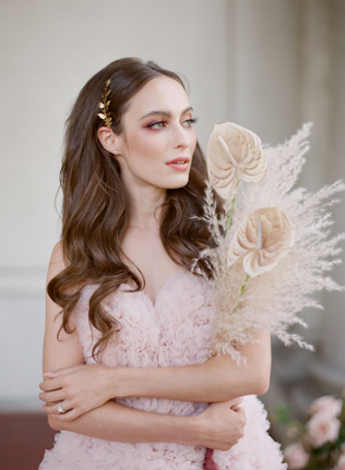 Свадебные прически на длинные волосы: тренды 2023 