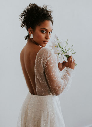 Свадебные прически на длинные волосы: тренды 2023 