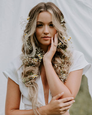 Свадебные прически на длинные волосы: тренды 2023 