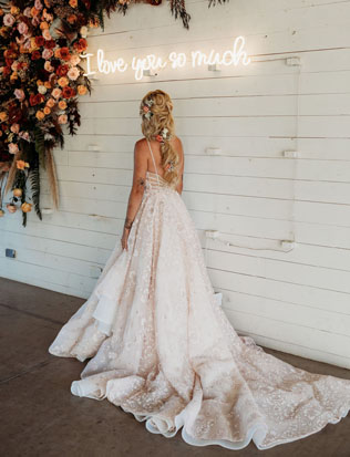 Свадебные прически на длинные волосы: тренды 2023 