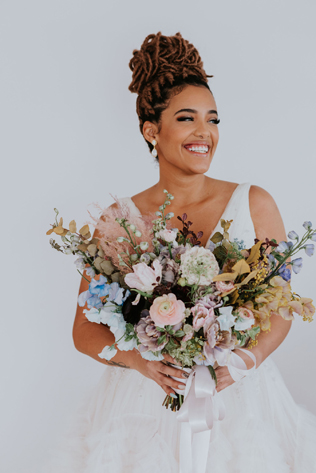 Свадебные прически на длинные волосы: тренды 2023 