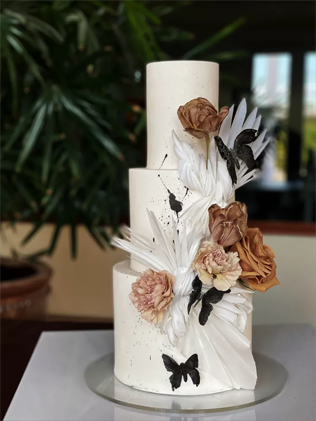 Торты с бабочками: новый свадебный тренд 