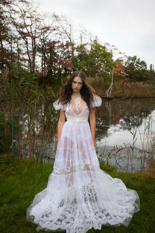 Свадебные платья похожие на ночнушки: коллекция 2024 