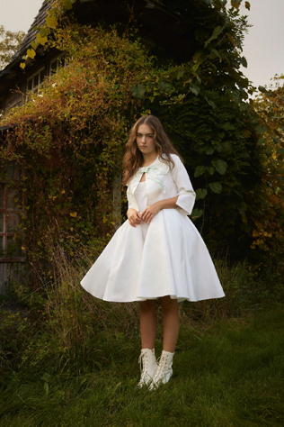 Свадебные платья похожие на ночнушки: коллекция 2024 