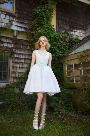 Свадебные платья похожие на ночнушки: коллекция 2024 