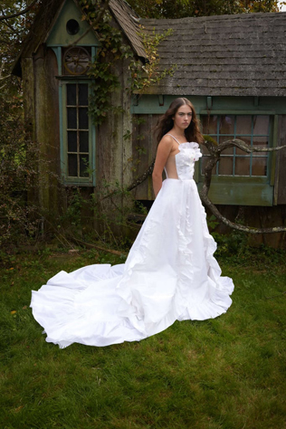 Свадебные платья похожие на ночнушки: коллекция 2024 