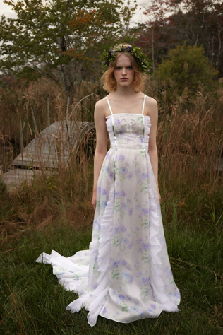 Свадебные платья похожие на ночнушки: коллекция 2024 