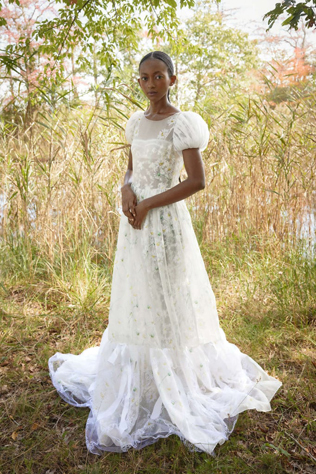 Свадебные платья похожие на ночнушки: коллекция 2024 