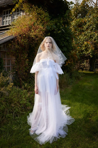 Свадебные платья похожие на ночнушки: коллекция 2024 