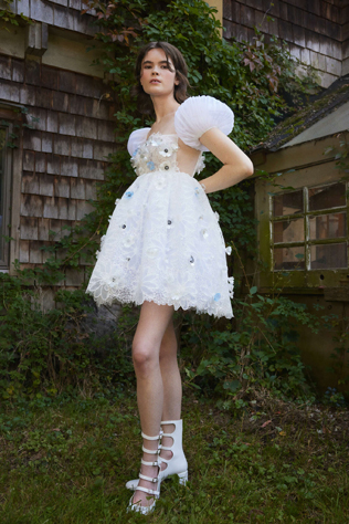 Свадебные платья похожие на ночнушки: коллекция 2024 