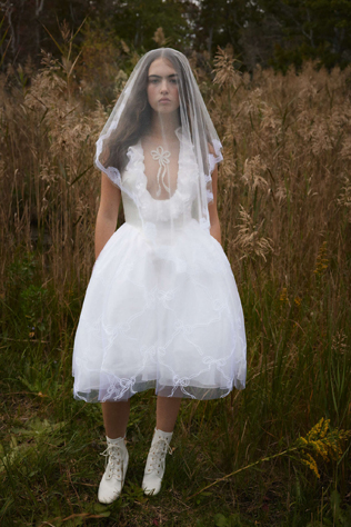 Свадебные платья похожие на ночнушки: коллекция 2024 