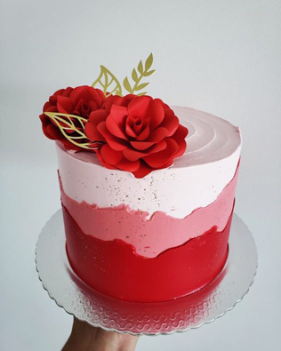 Красный свадебный торт для осенней свадьбы 