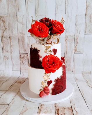Красный свадебный торт для осенней свадьбы 
