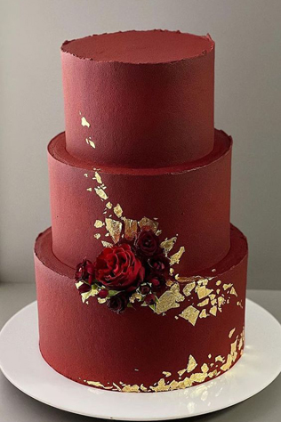 Красный свадебный торт для осенней свадьбы 