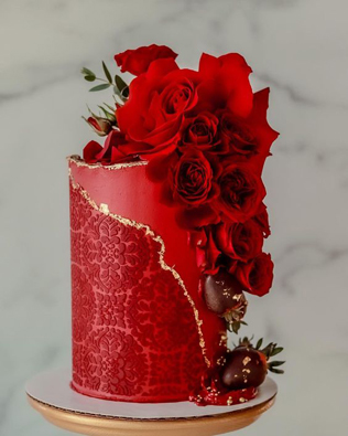 Красный свадебный торт для осенней свадьбы 