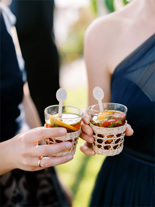 Чем заменить башню с шампанским: модные напитки для свадьбы