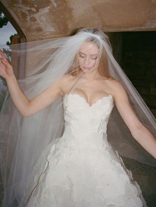 Самые культовые свадебные платья Oscar de la Renta, которые носили знаменитости