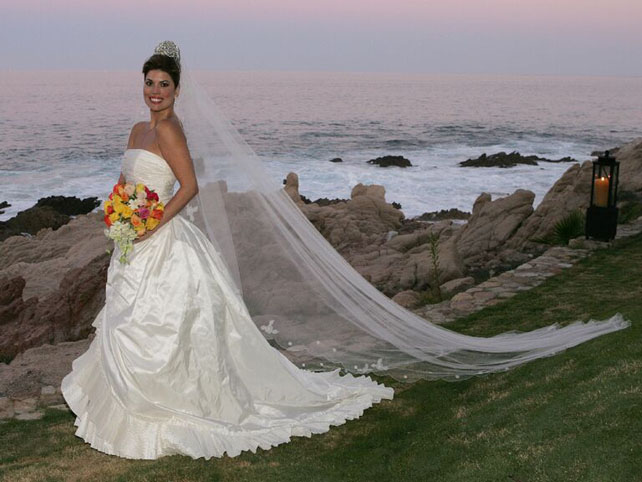 Самые культовые свадебные платья Oscar de la Renta, которые носили знаменитости 