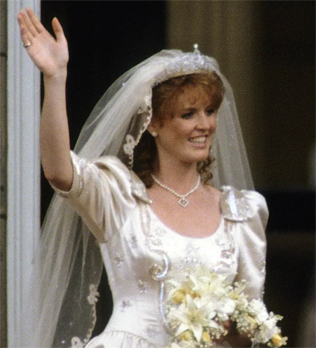 Тиары королевских особ