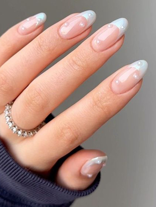 Топ-5 трендов свадебного маникюра 2024 года 