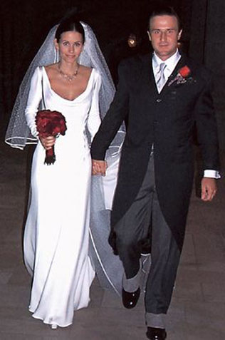 12 самых легендарных платьев от Valentino, которые носили знаменитости