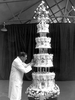 10 самых легендарных свадебных тортов знаменитостей