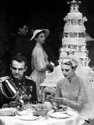 10 самых легендарных свадебных тортов знаменитостей