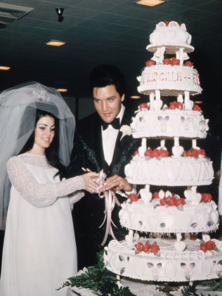 10 самых легендарных свадебных тортов знаменитостей