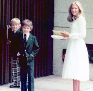 13 самых культовых свадебных платьев первой леди