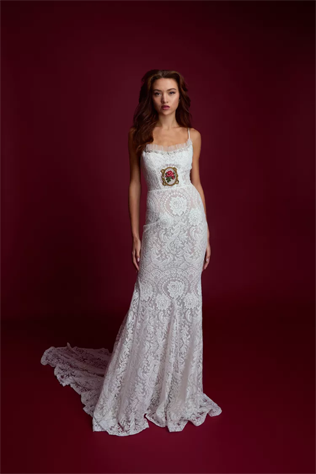 Кружево в тренде: платья для смелых невест 