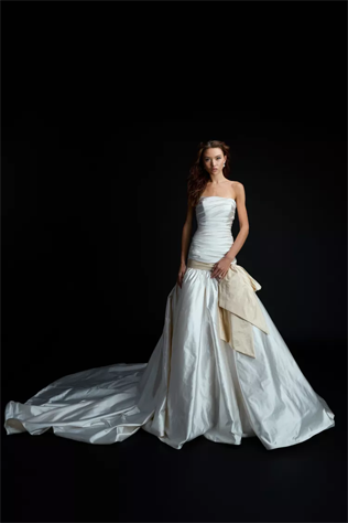 Кружево в тренде: платья для смелых невест 