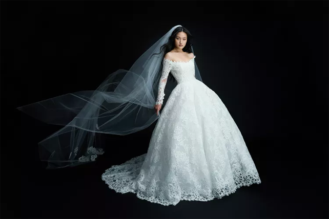 Кружево в тренде: платья для смелых невест 